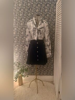 Karl Lagerfeld Paris Navy Pleated Button Skirt – Size 14